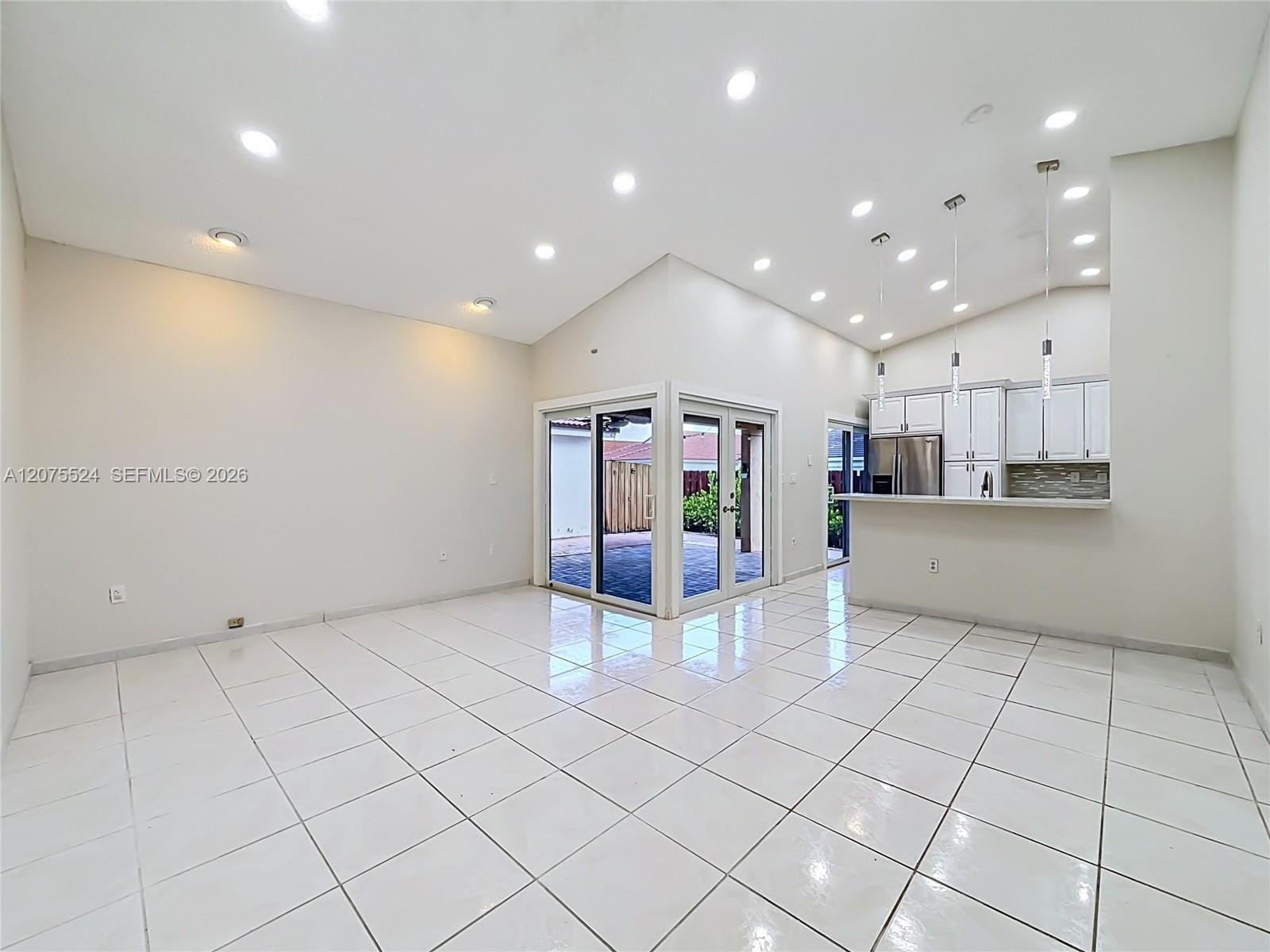 15071 S Waterford Drive 15071 — photo 8