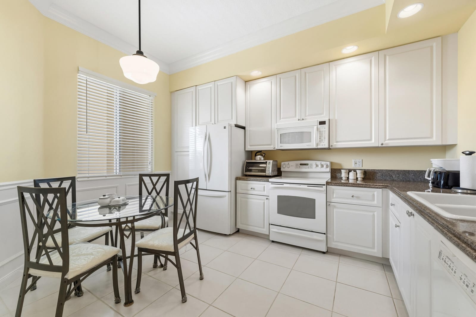 16 Harbour Isle Drive W 302 — photo 3