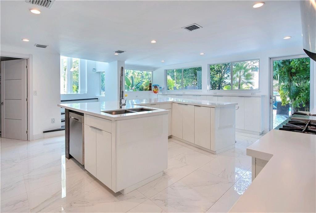 28 PELICAN Drive, Fort Lauderdale, FL 33301 photo 17
