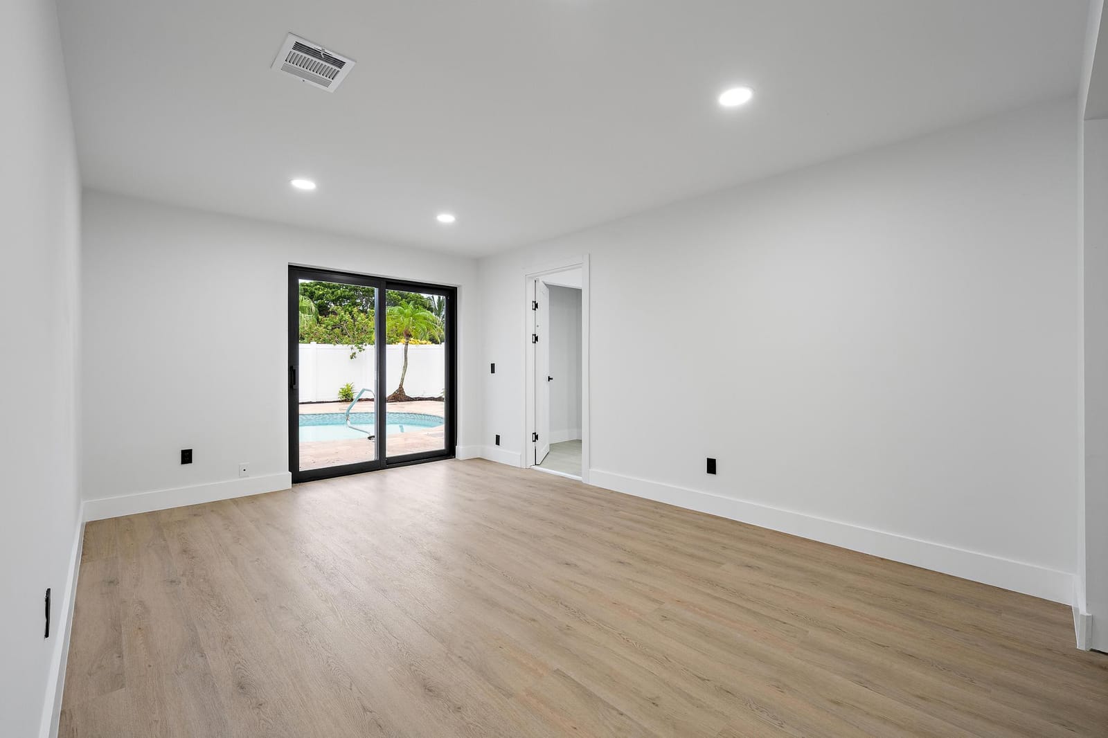 360 Saturn Avenue, Tequesta, FL 33469 photo 12