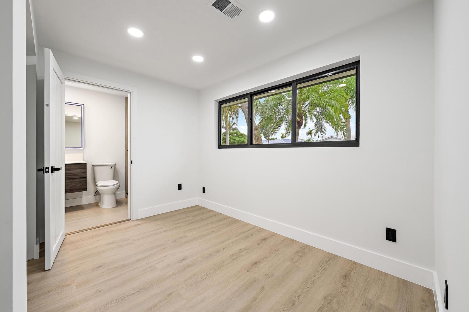 360 Saturn Avenue, Tequesta, FL 33469 photo 17