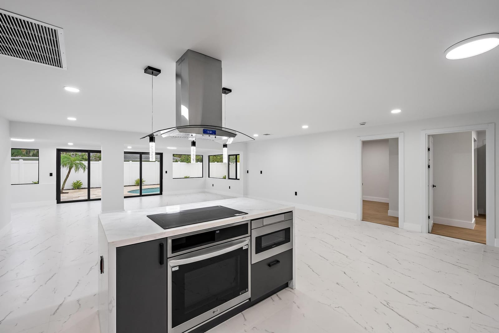 360 Saturn Avenue, Tequesta, FL 33469 photo 4