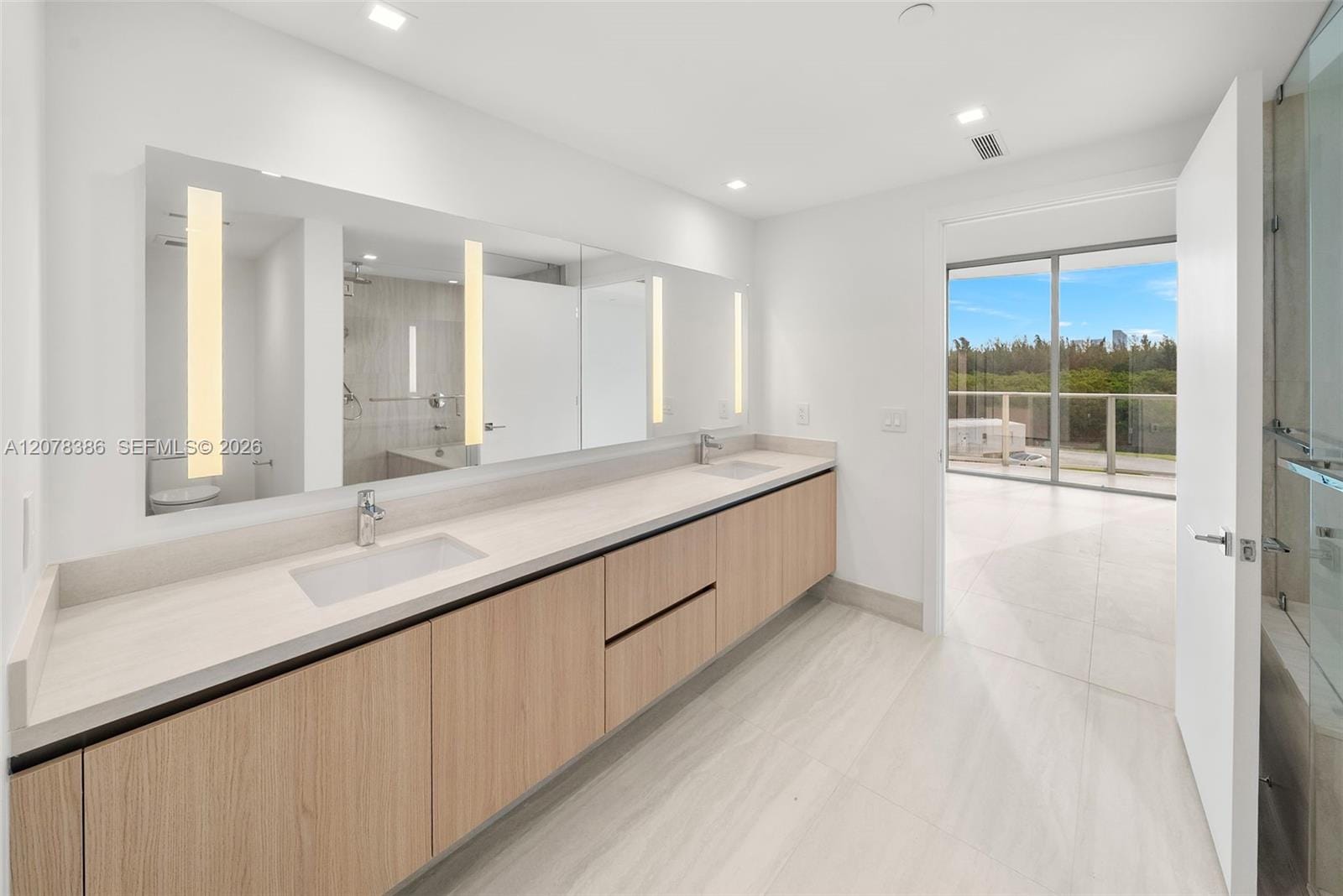 2411 Laguna Circle 311 — photo 8