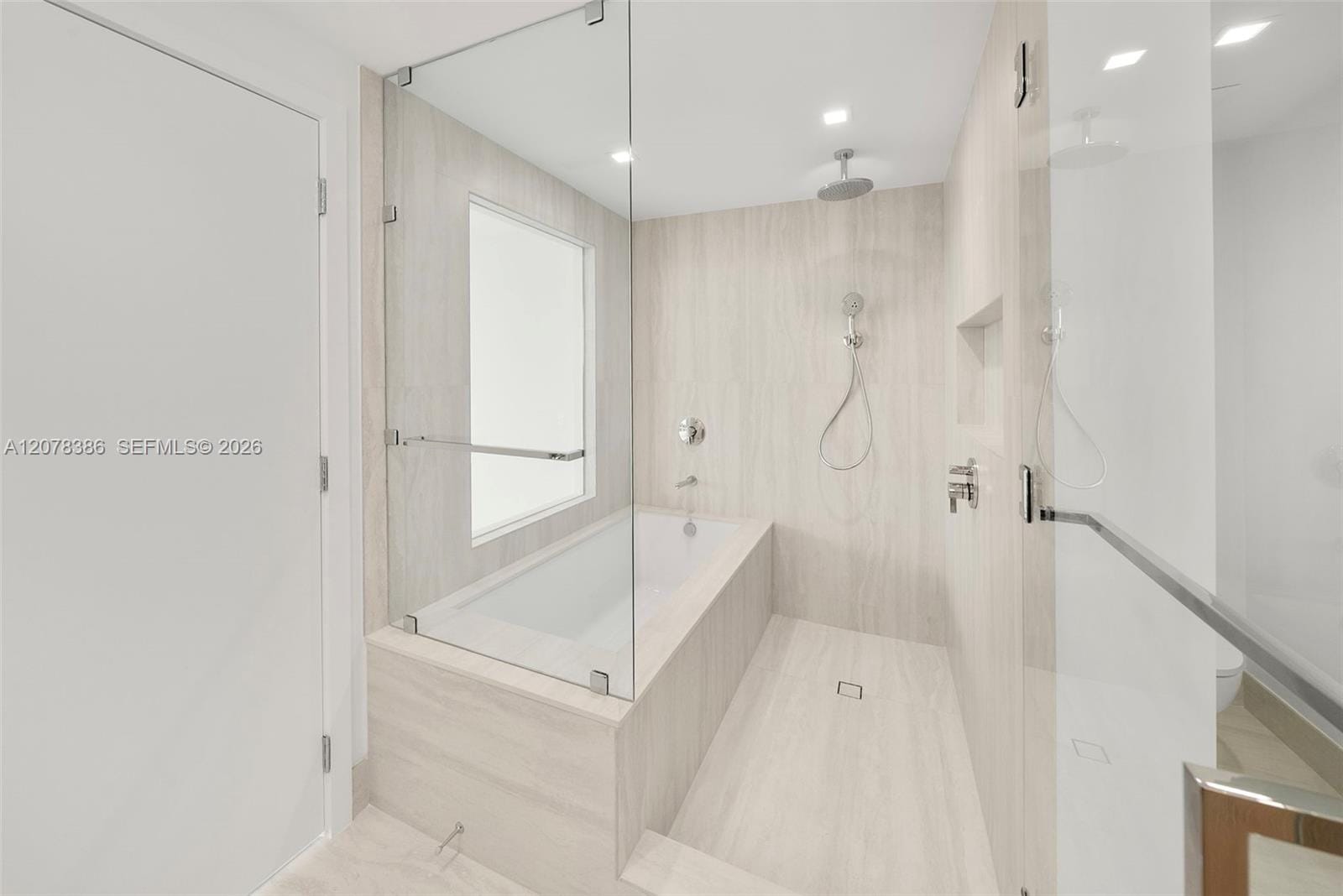 2411 Laguna Circle 311 — photo 10