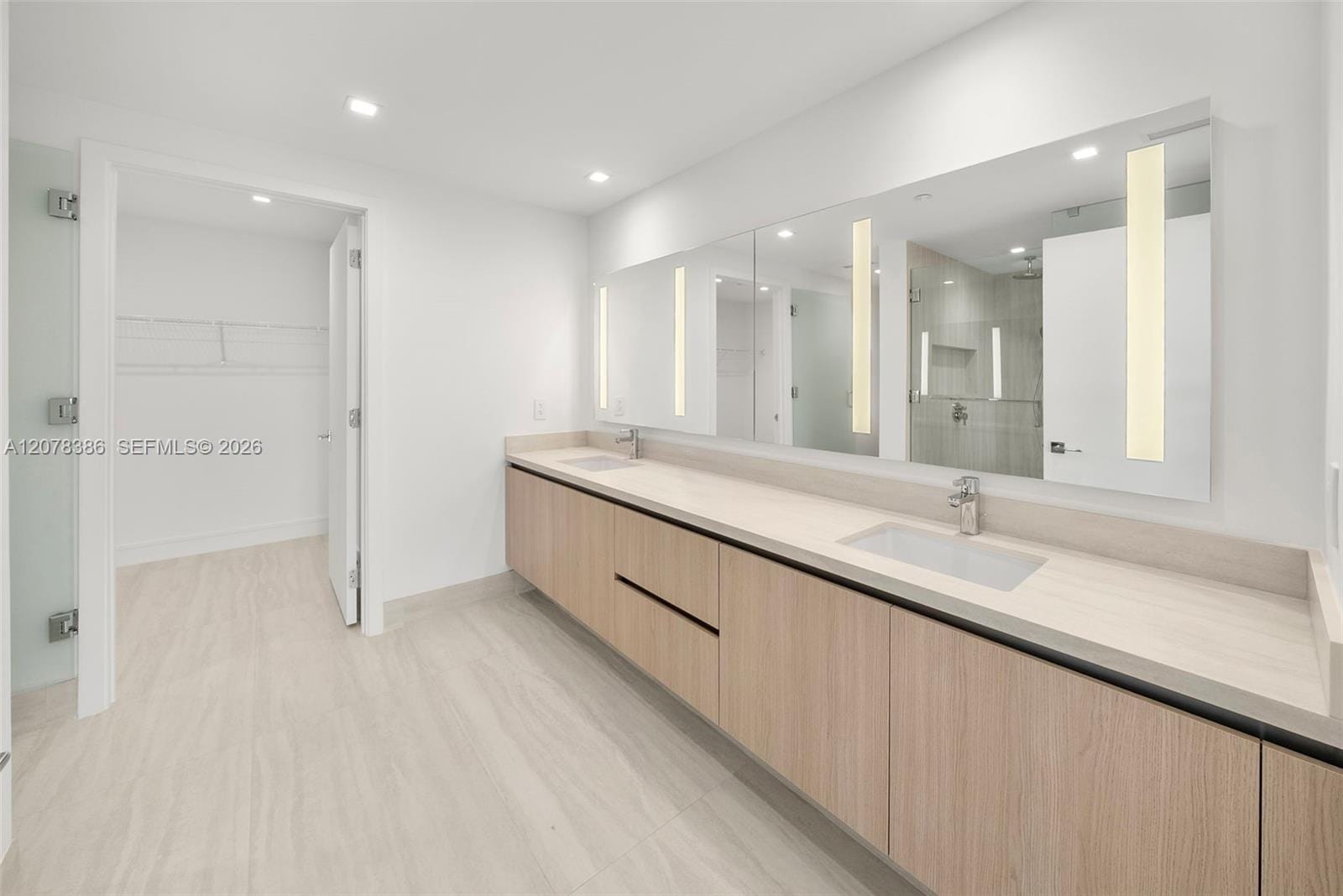 2411 Laguna Circle 311 — photo 11