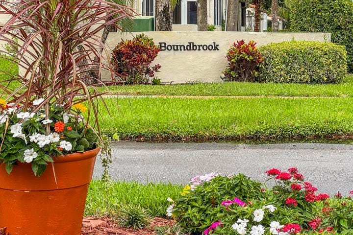 2540 Boundbrook Boulevard 204, Palm Springs, FL 33406 photo 16