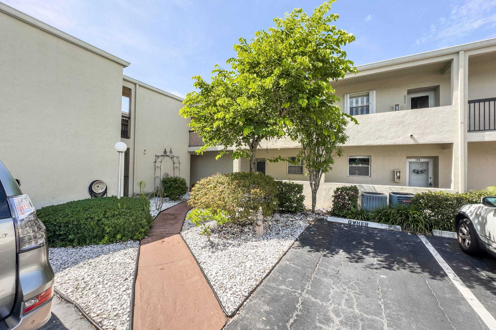 2540 Boundbrook Boulevard 204, Palm Springs, FL 33406