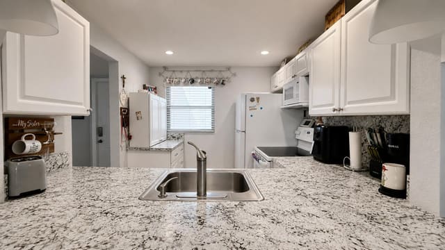9480 Poinciana Place 201, Davie, FL 33324
