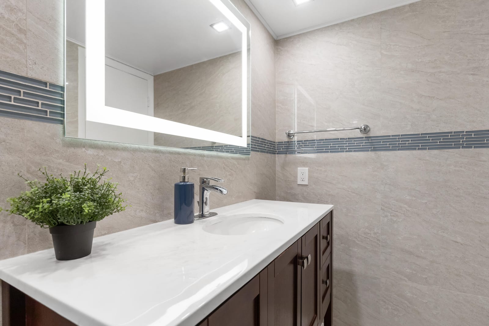 427 Golden Isles Drive 4A, Hallandale Beach, FL 33009 photo 20
