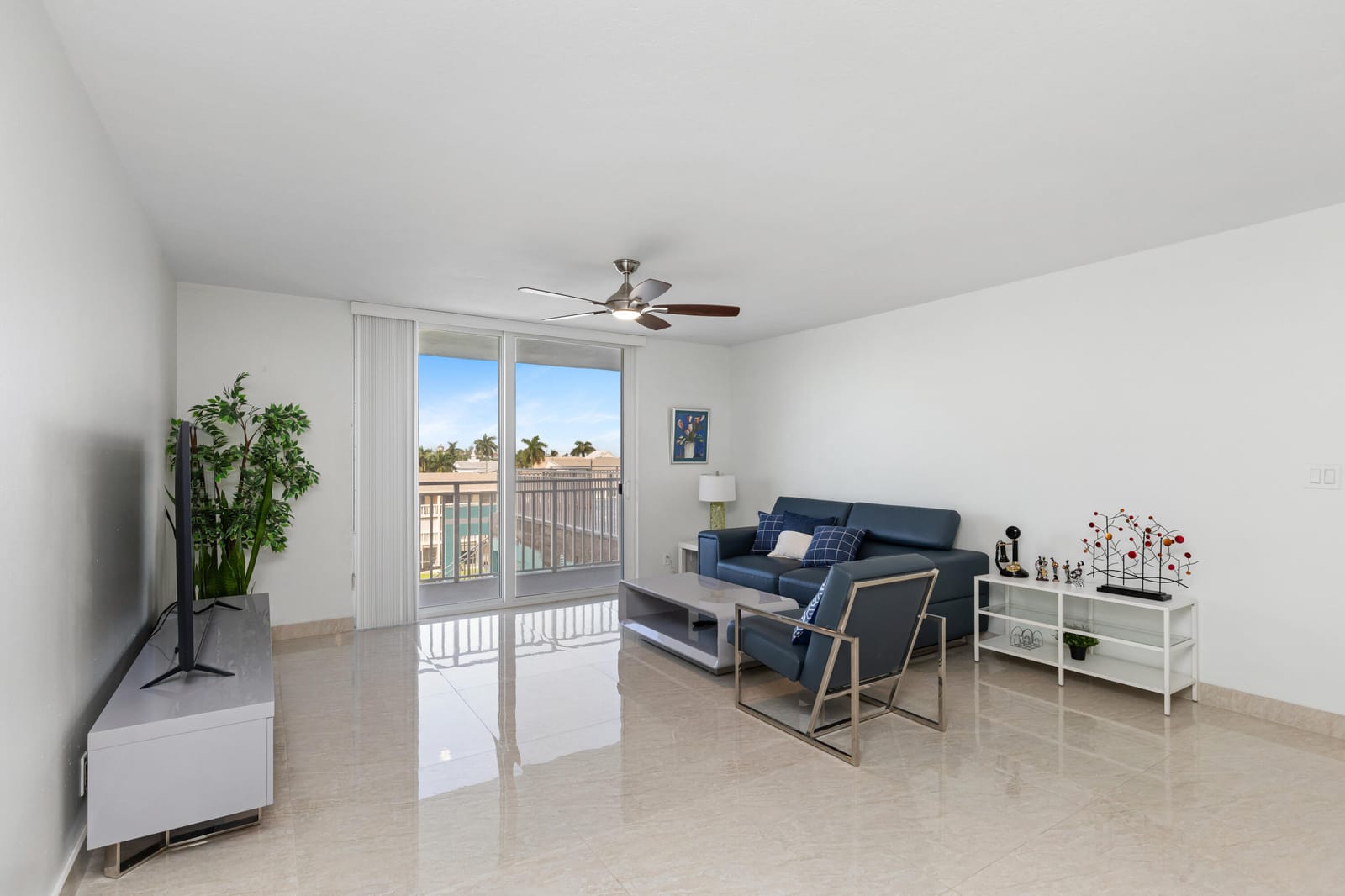 427 Golden Isles Drive 4A, Hallandale Beach, FL 33009 photo 7
