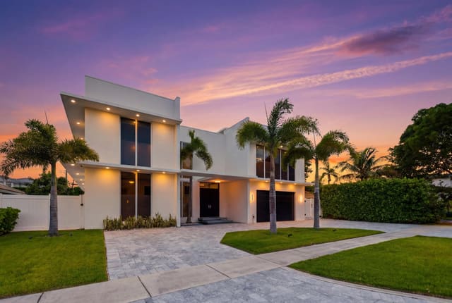 284 NE 7TH Street, Boca Raton, FL 33432