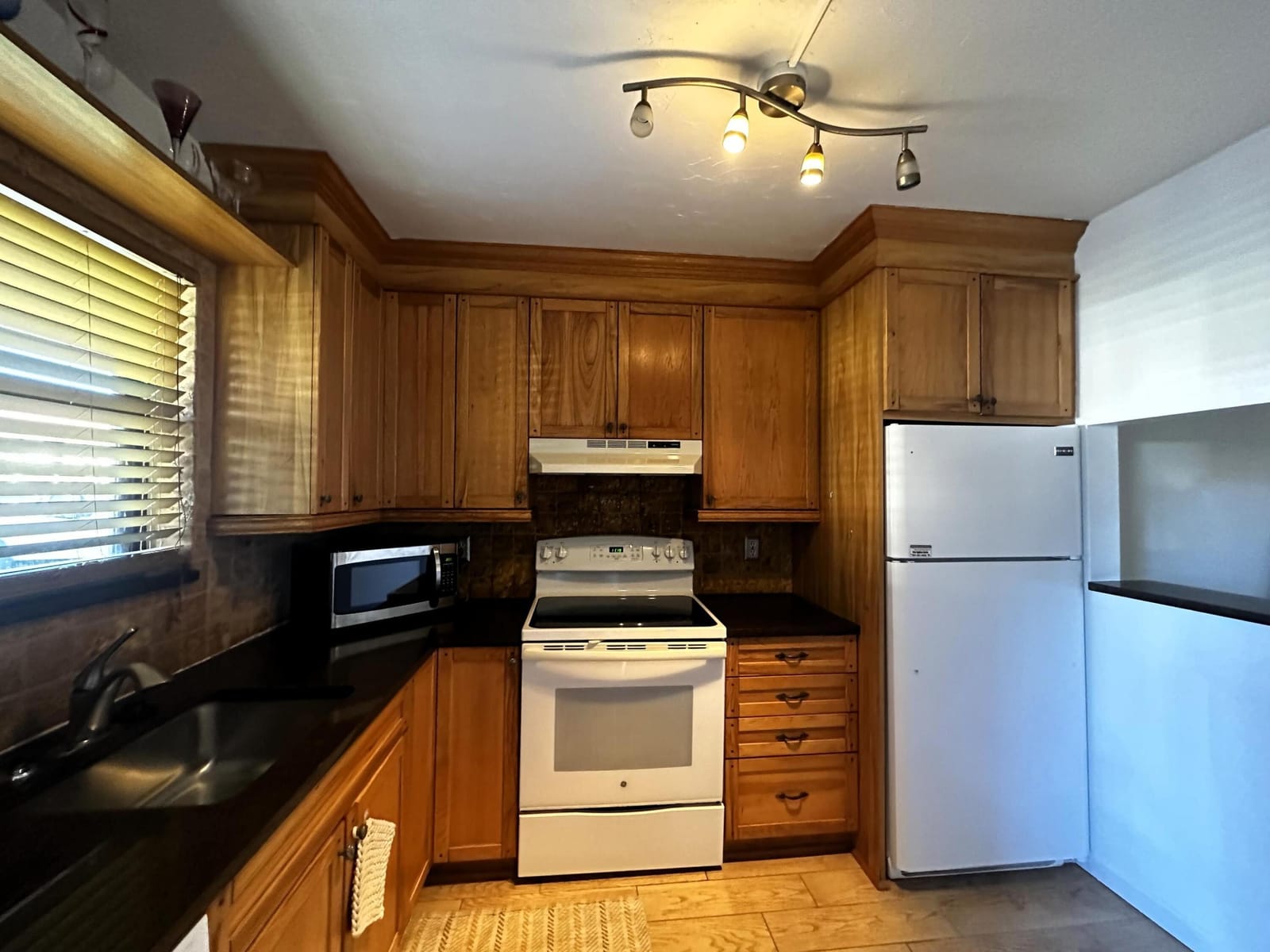 21904 Lake Forest Circle 106 — photo 4