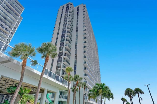 20515 E Country Club Drive 346, Aventura, FL 33180