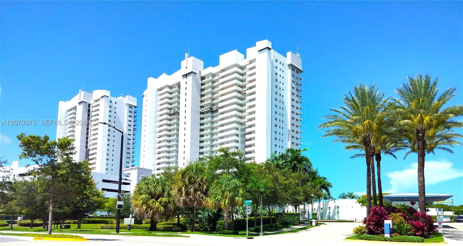 14951 Royal Oaks Lane 1006, North Miami, FL 33181