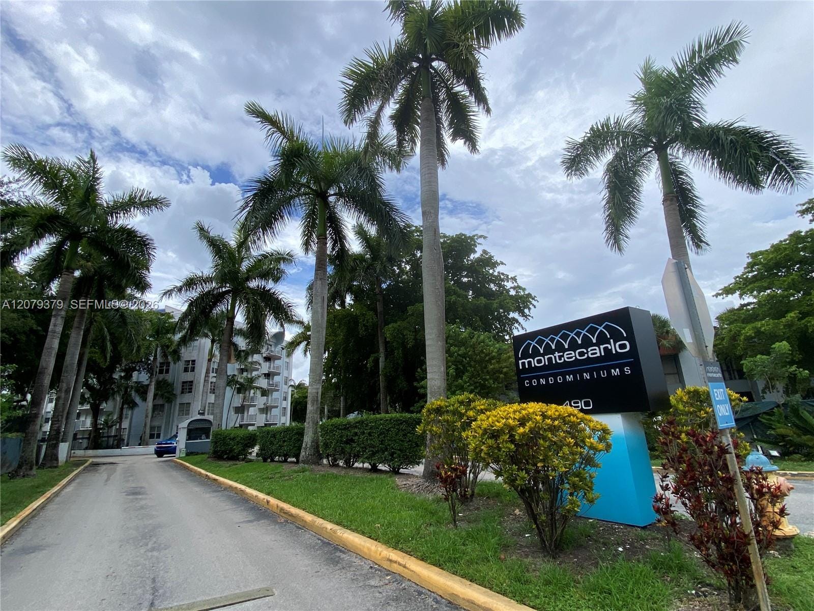 488 NW 165th St Road B-415, Miami, FL 33169