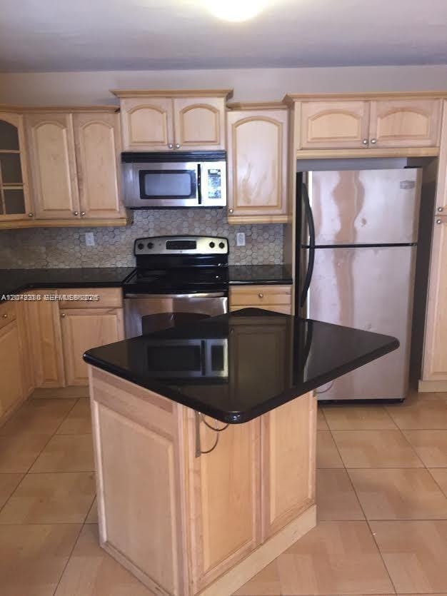 4524 SW 54th Street 502-W, Dania Beach, FL 33314