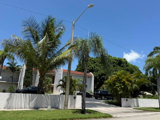 1723 EMBASSY Drive 103 — photo 11