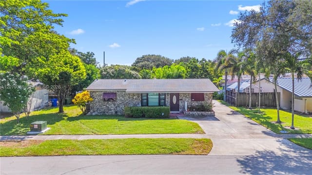 311 SW 70th Terrace, Pembroke Pines, FL 33023
