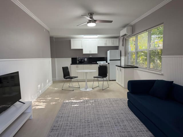 220 Washingtonia Avenue E, Lauderdale-By-The-Sea, FL 33308