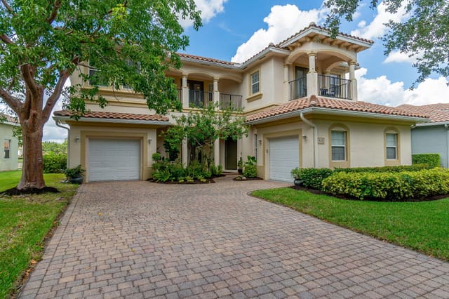 428 Cresta Circle, West Palm Beach, FL 33413