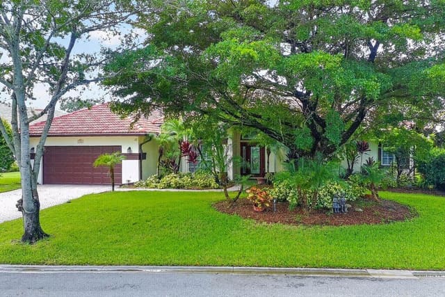 913 SW LIGHTHOUSE Drive, Palm City, FL 34990
