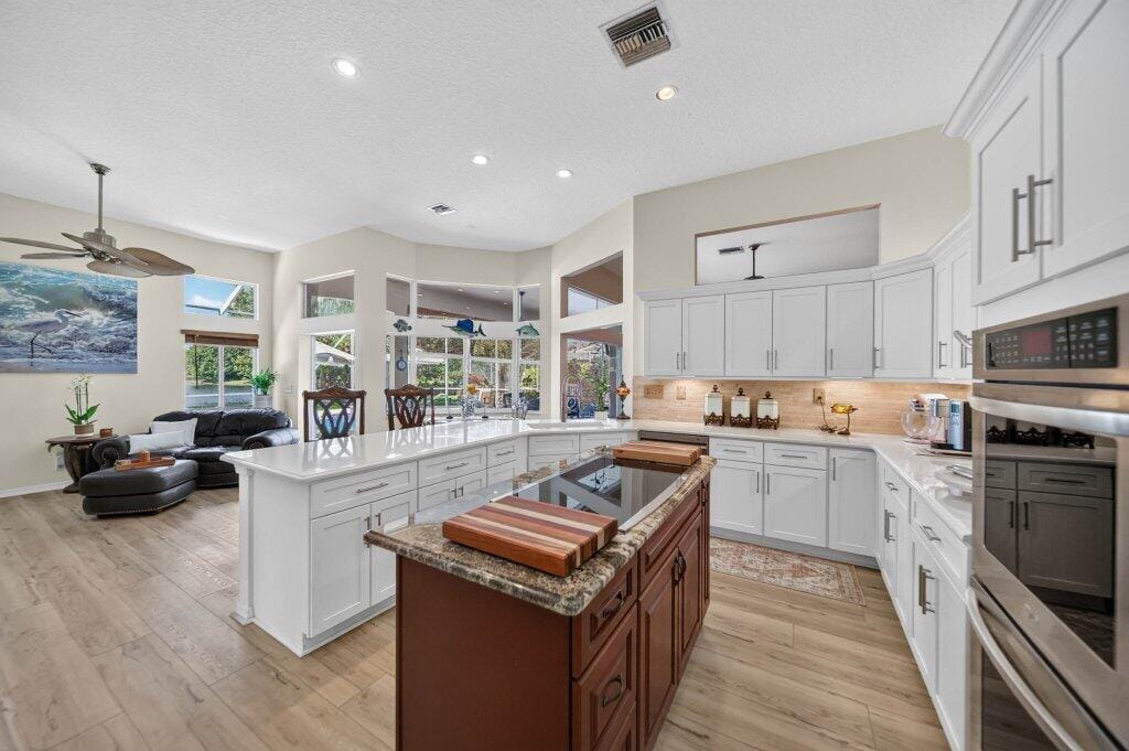913 SW LIGHTHOUSE Drive — photo 11