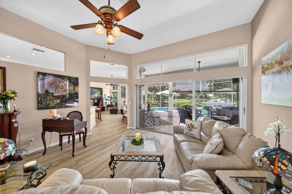913 SW LIGHTHOUSE Drive — photo 8
