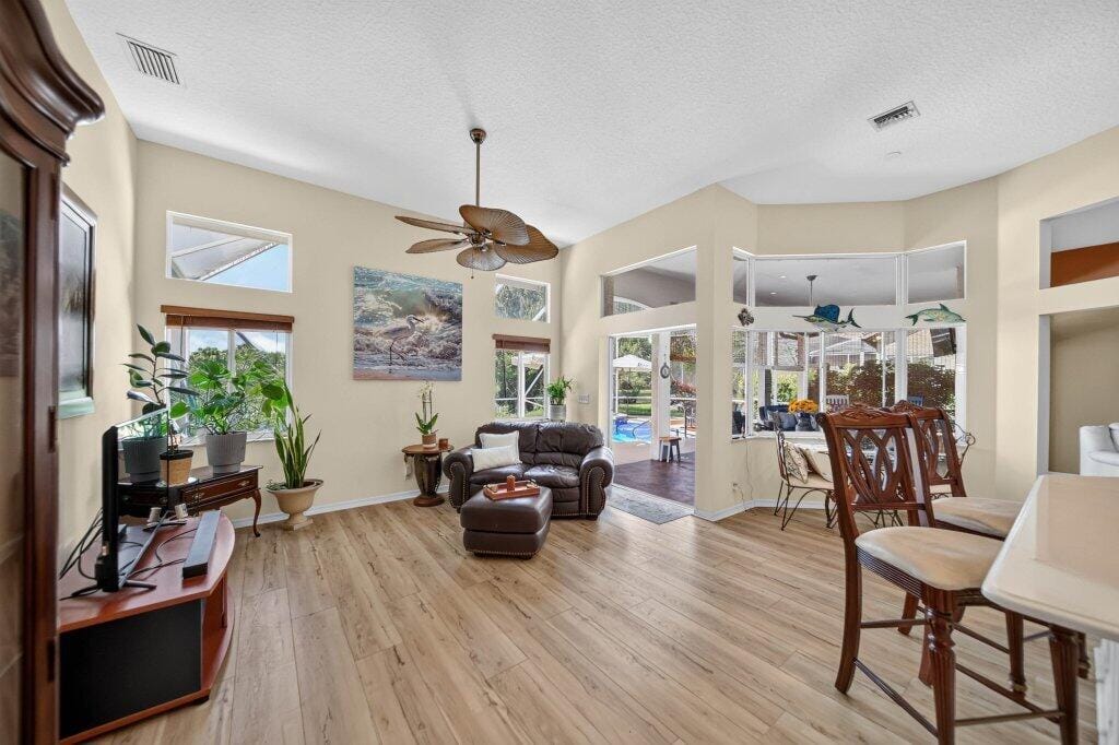 913 SW LIGHTHOUSE Drive — photo 9