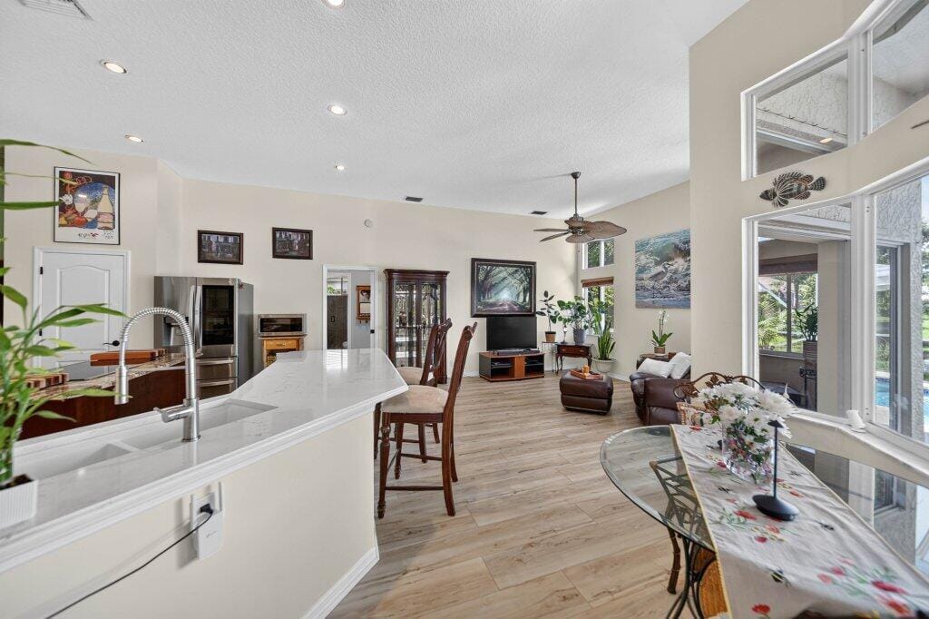 913 SW LIGHTHOUSE Drive — photo 10