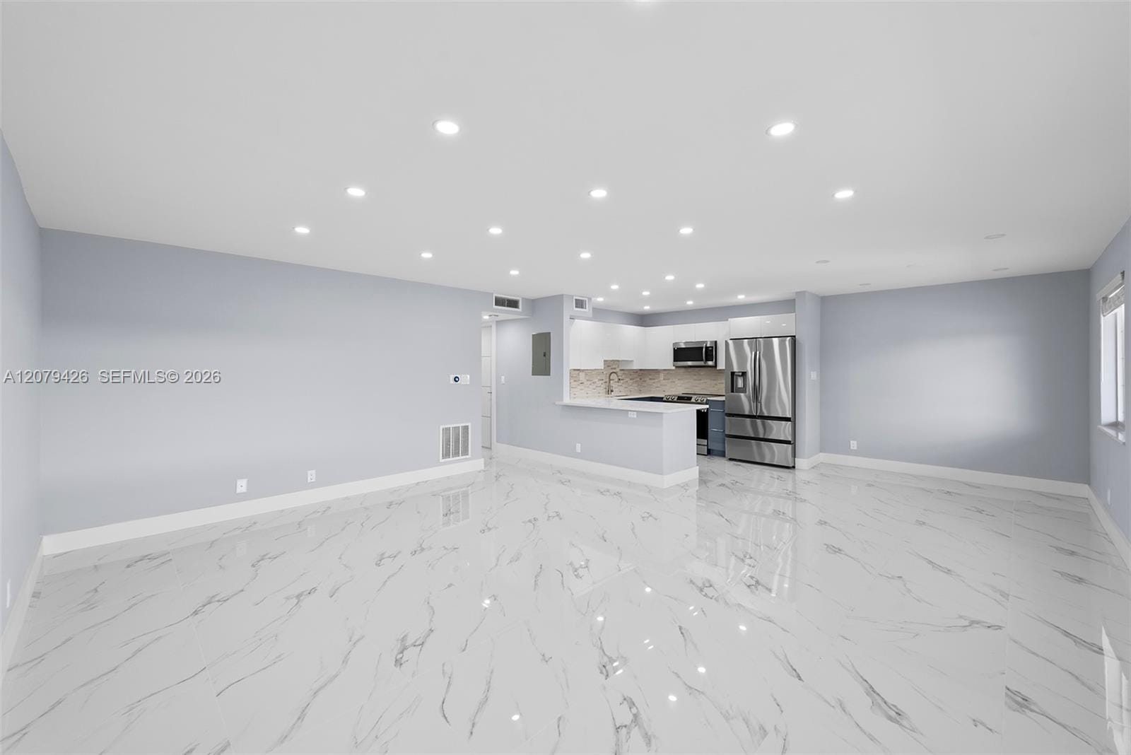 1400 NE 54th Street 107 — photo 2