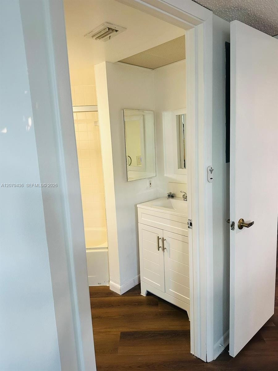 2528 SE 20th Place 201-C — photo 6