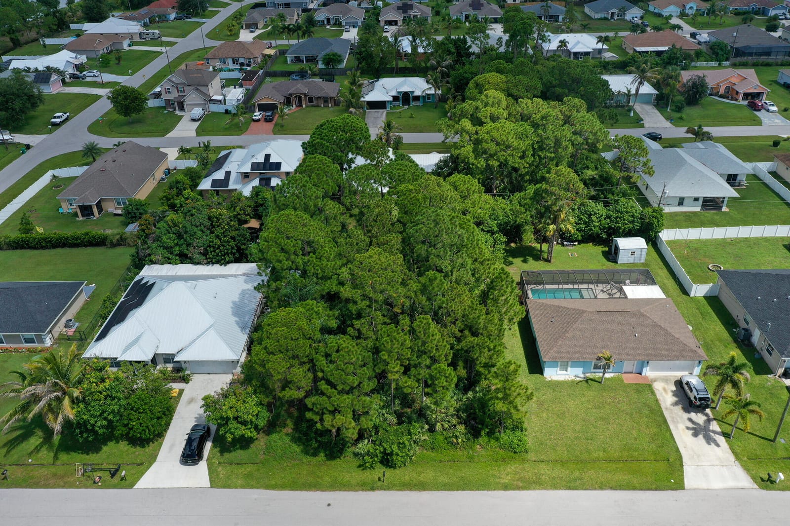 1881 SW LOFGREN Avenue — photo 3