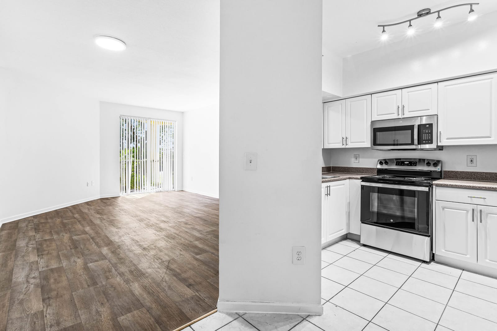 1961 BRANDYWINE Road 304, West Palm Beach, FL 33409