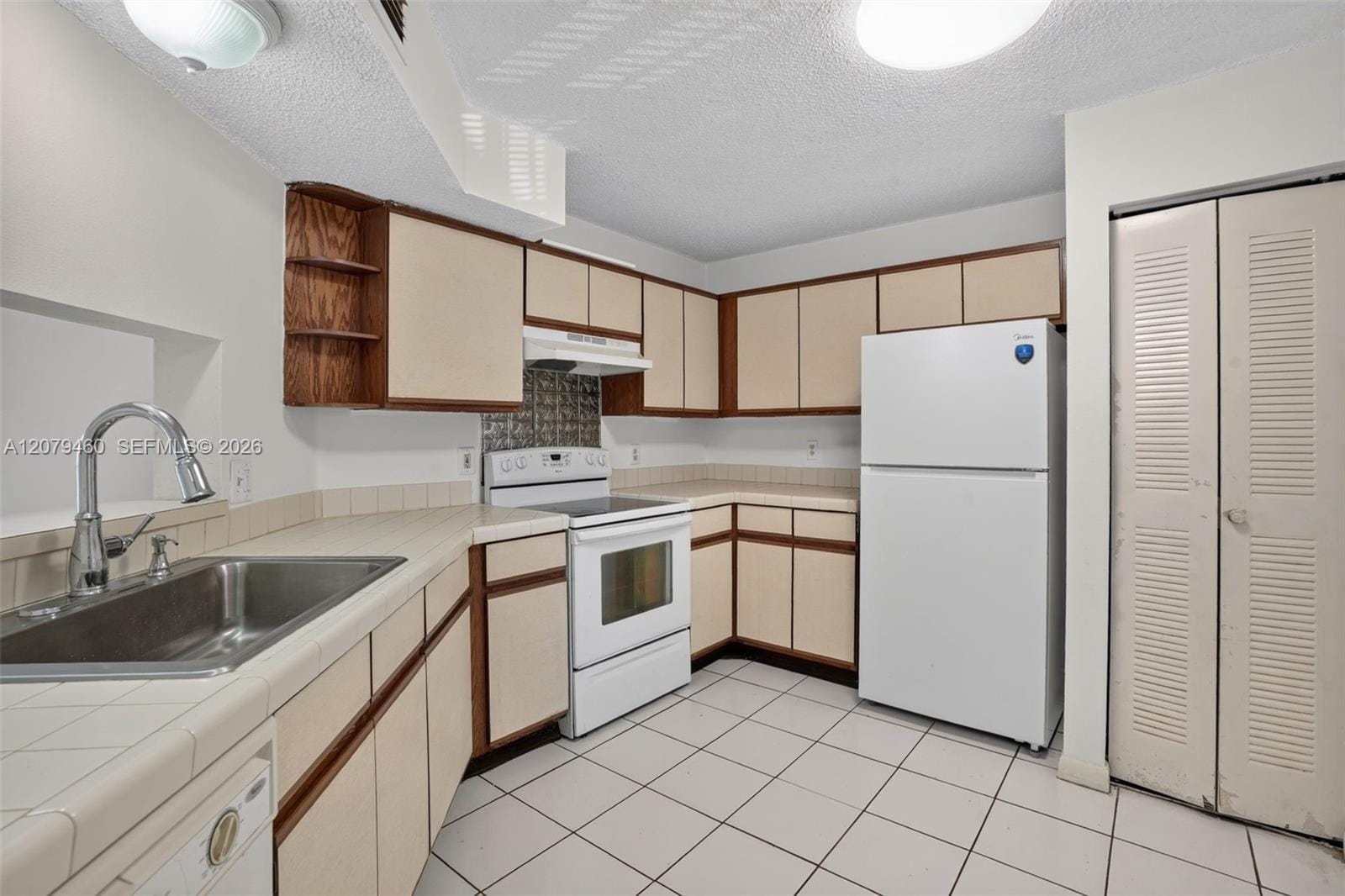 1080 N Franklin Avenue 1080E — photo 9