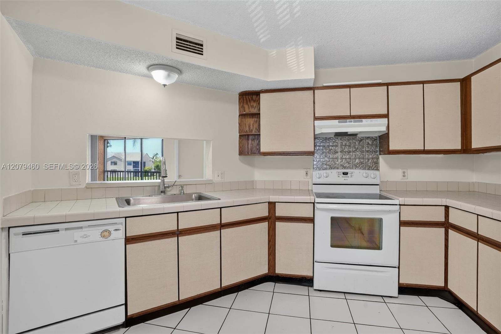 1080 N Franklin Avenue 1080E — photo 10