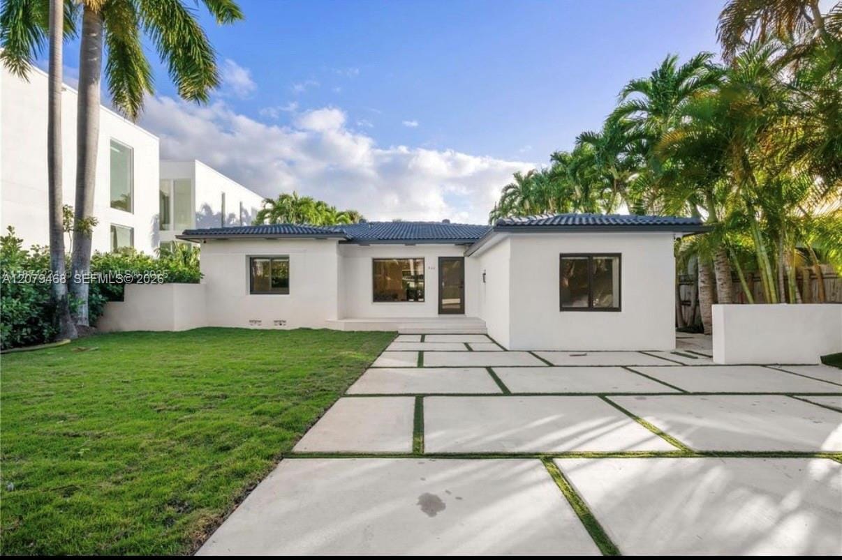 900 W 47th Court — photo 2