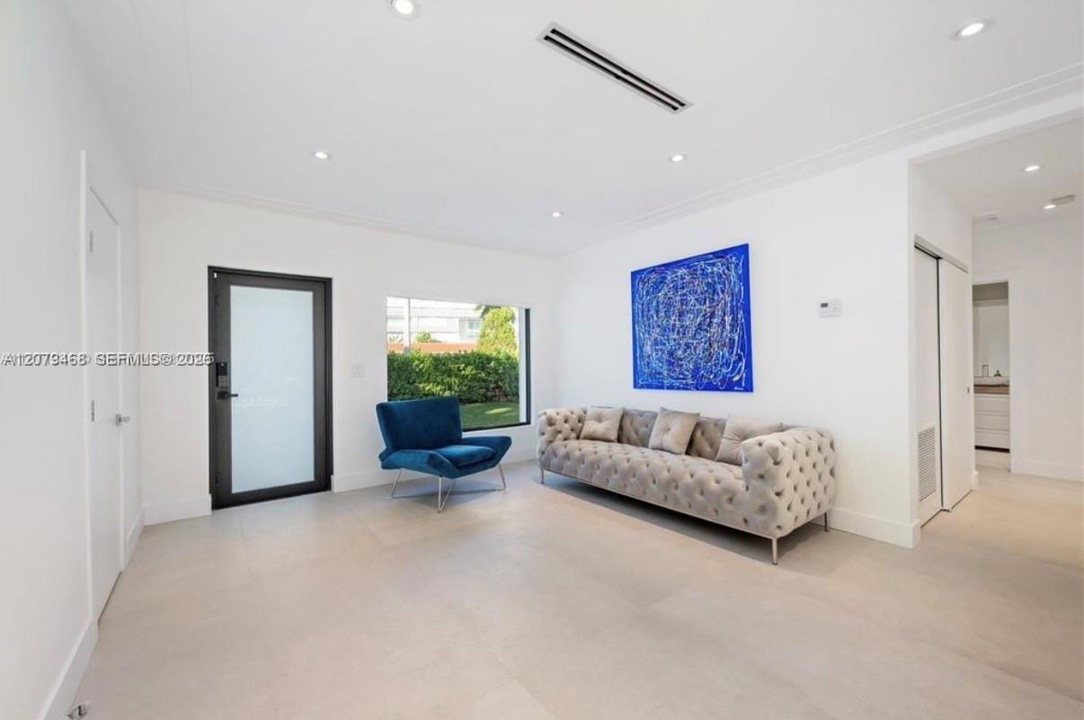 900 W 47th Court — photo 3