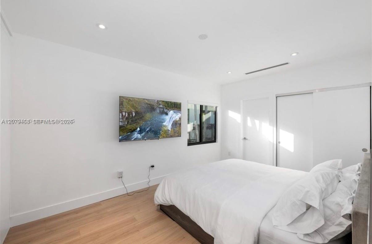 900 W 47th Court — photo 8