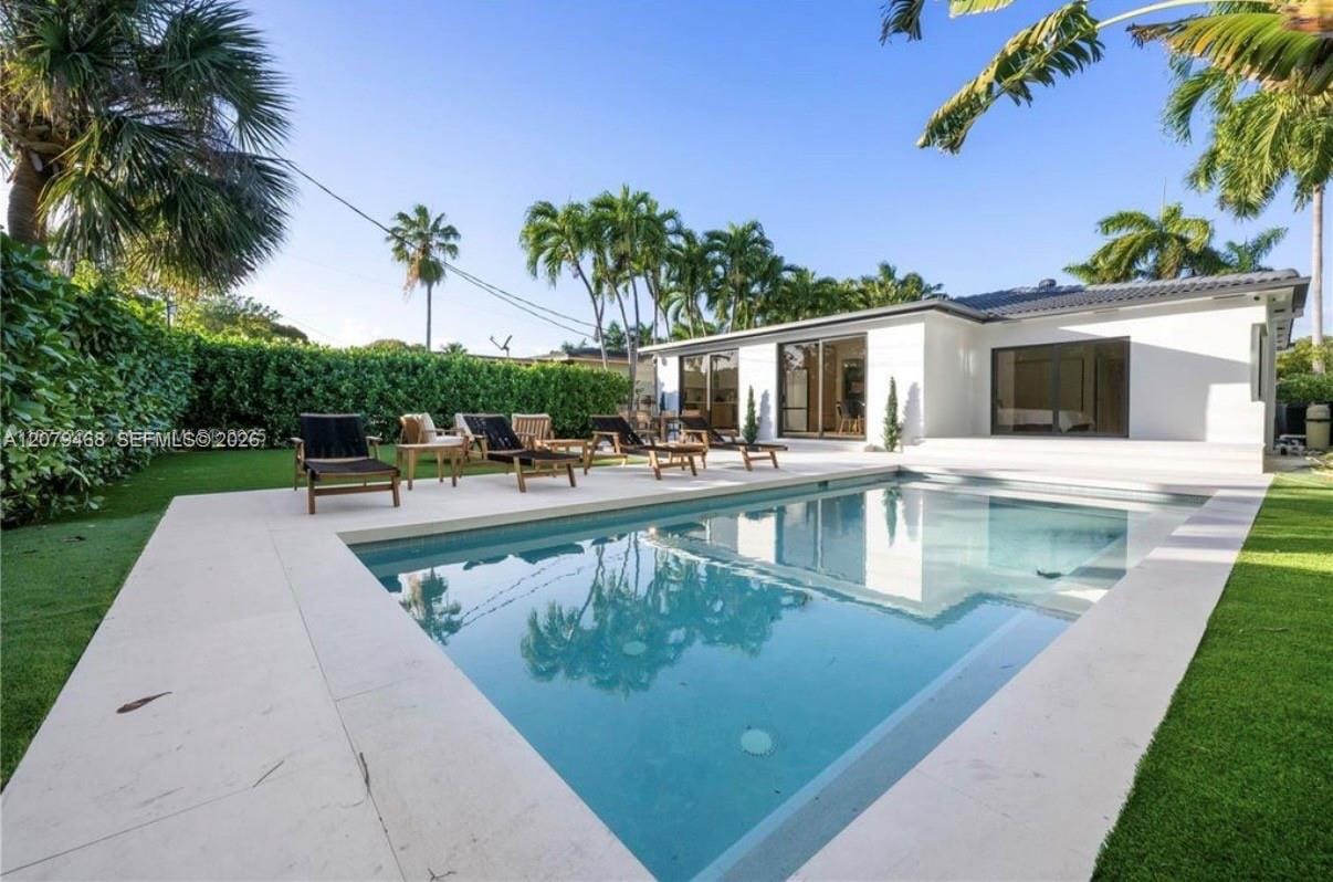 900 W 47th Court, Miami Beach, FL 33140