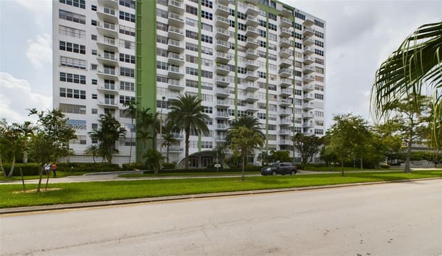 2100 Sans Souci Boulevard A707, North Miami, FL 33181