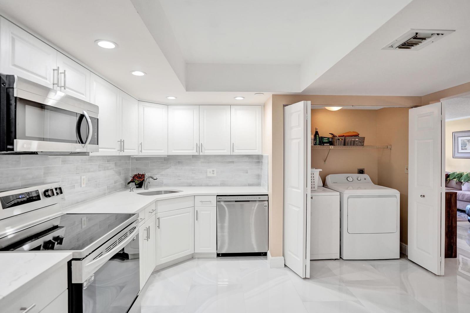 5951 WELLESLEY PARK Drive 405 — photo 7