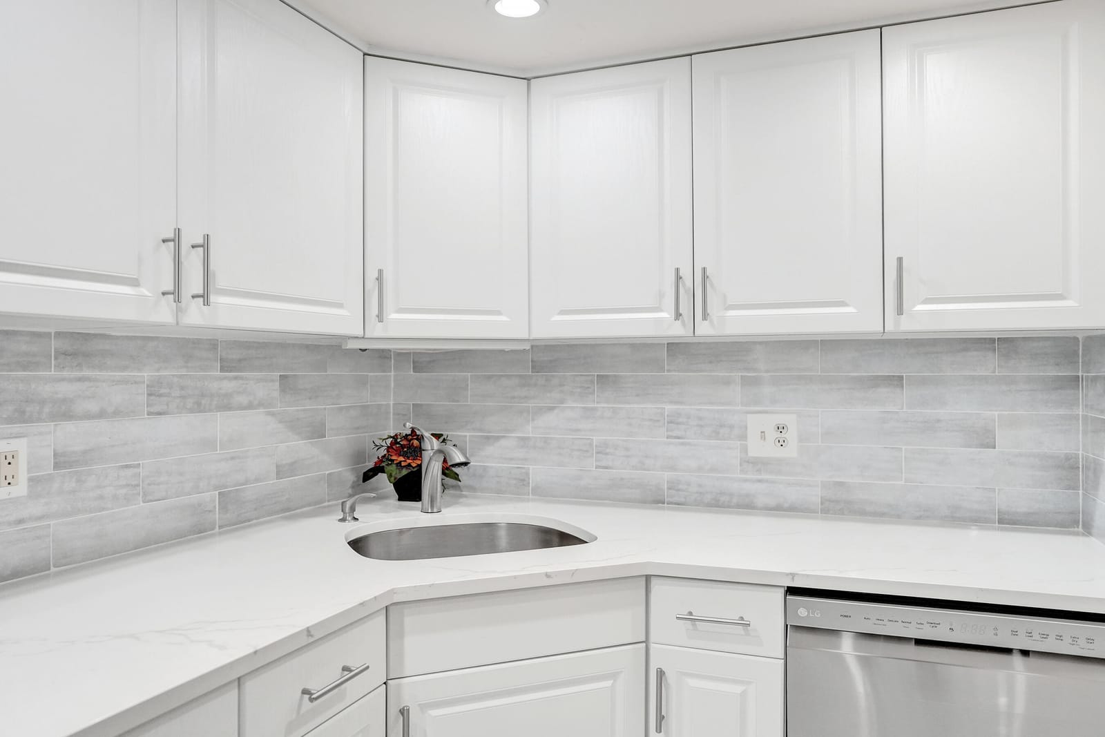 5951 WELLESLEY PARK Drive 405 — photo 8