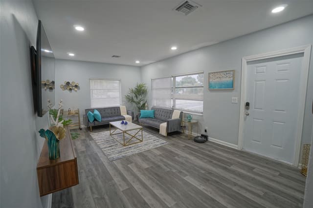 1102 SUNSET Road, West Palm Beach, FL 33401