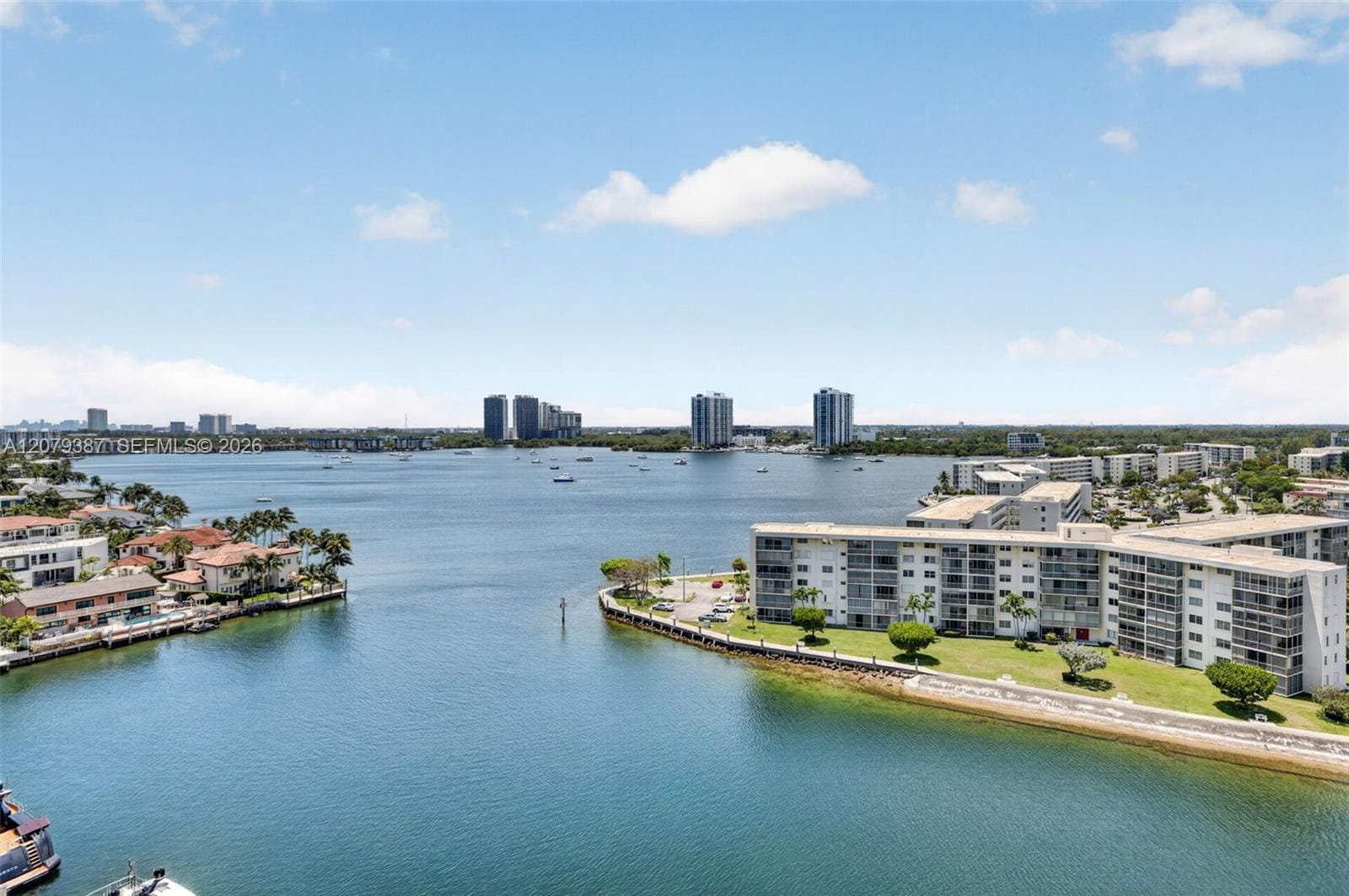 1000 Island Boulevard 1510 — photo 3