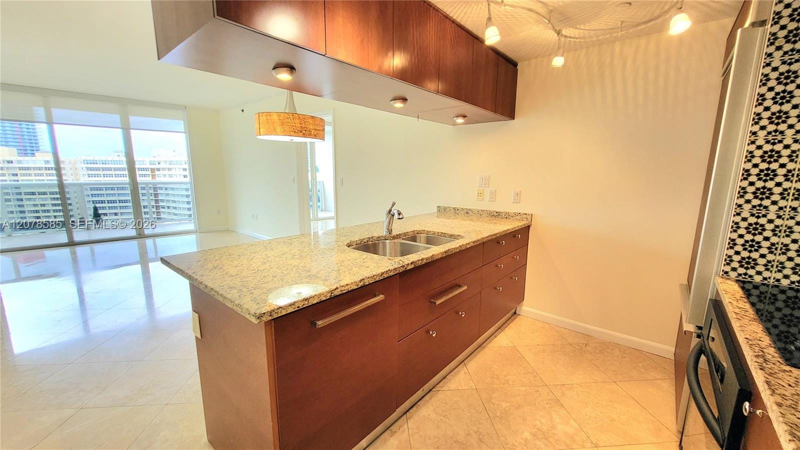 1850 S Ocean Drive 909 — photo 2