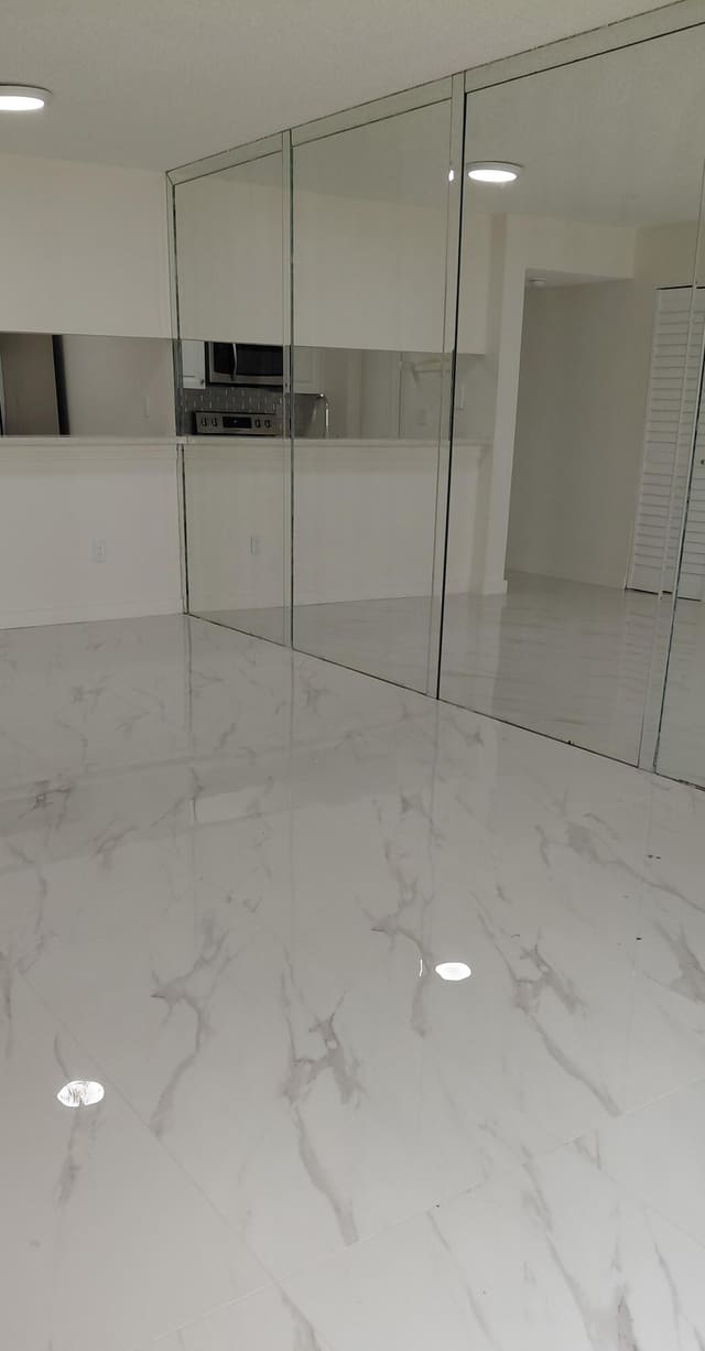 18276 MEDITERRANEAN Boulevard 4-6, Hialeah, FL 33015