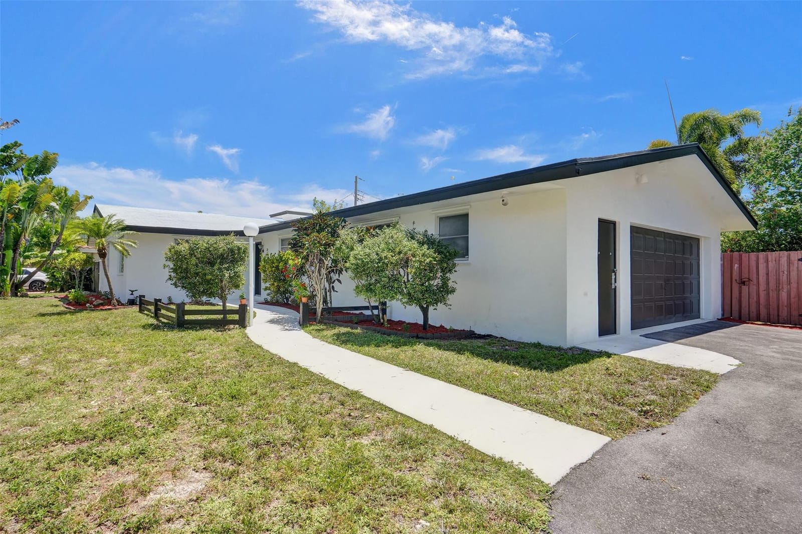 4017 NE 18th Avenue, Oakland Park, FL 33334