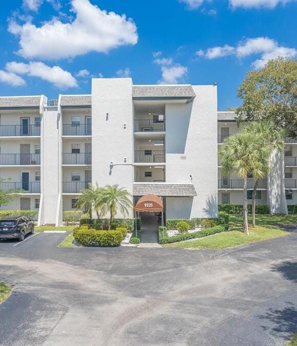 9325 LAGOON Place 405, Davie, FL 33324