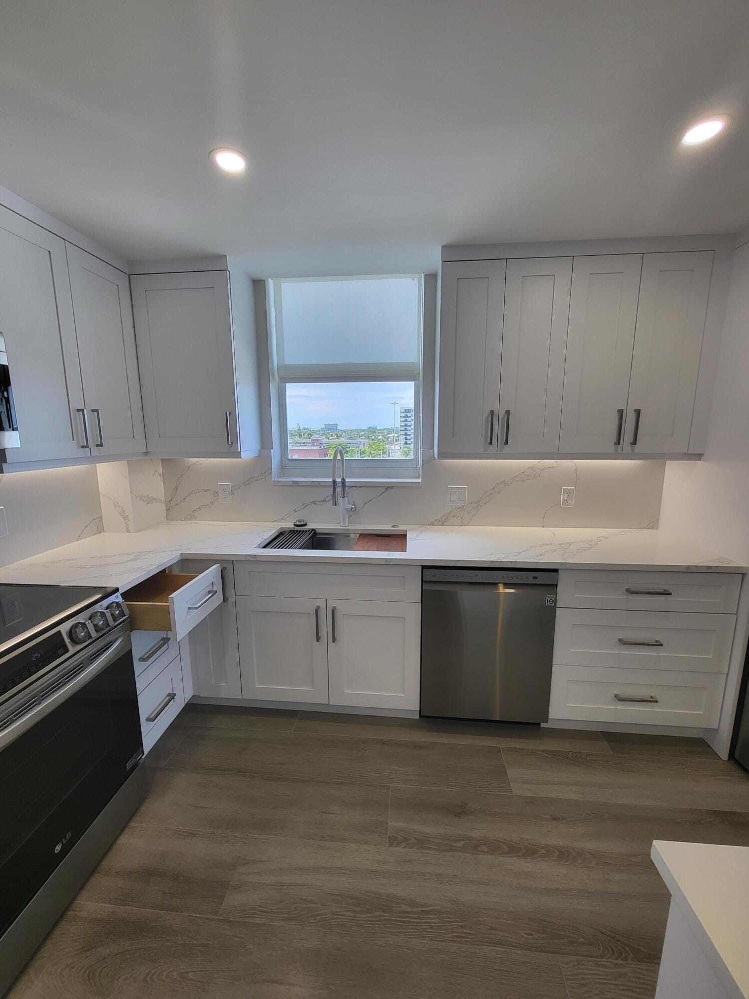 3100 NE 49th Street 701 — photo 11