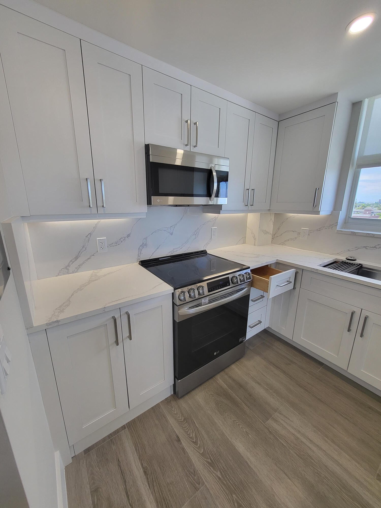 3100 NE 49th Street 701 — photo 10